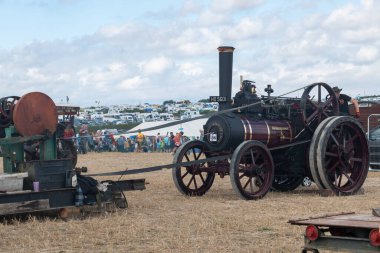 Tarrant Hinton. Dorset. Birleşik Krallık. 25 Ağustos 2022. 1912 Wallis ve Steevens genel amaçlı çekiş motoru Büyük Dorset Buhar Fuarı 'nda sergileniyor.