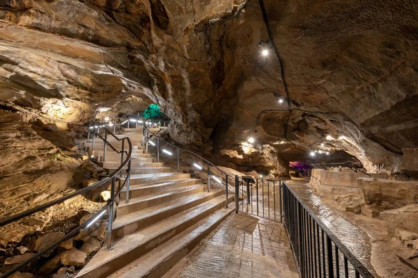 Illuminated Staircase Goughs Cave Cheddar Somerset — Stockfoto
