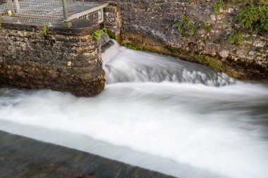 Somerset 'teki Çedar köyünde uzun süre bir şelale görüldü.