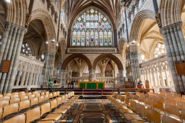 Exeter.Devon. Birleşik Krallık. 19 Şubat 2023 Sunak ve Doğu penceresinin Exeter katedralindeki fotoğrafı.