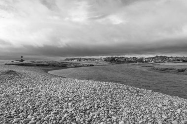 Devon 'daki Budleigh Salterton' daki Susamuru nehri.