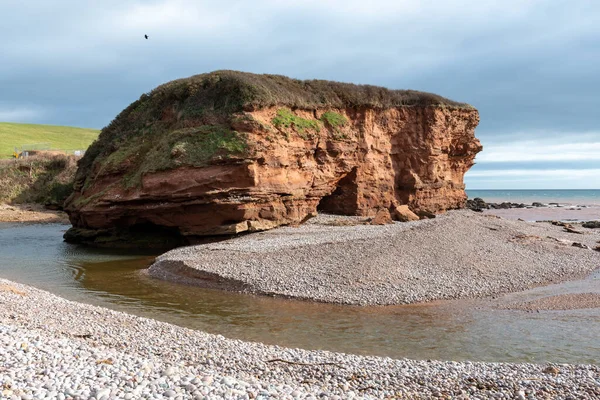 Devon 'da Budleigh Salterton' daki nehir samurunun ağzı.