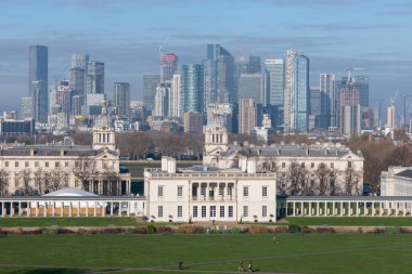 Greenwich. Londra. 1 Aralık 2022. Londra Kraliyet Donanma Koleji ve Canary Wharf 'tan Greenwich Gözlemevi.