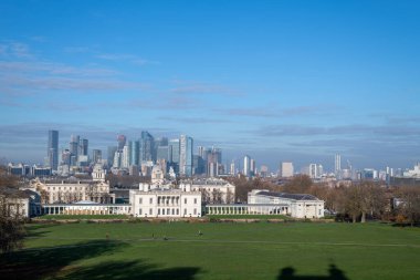 Greenwich. Londra. 1 Aralık 2022. Londra Kraliyet Donanma Koleji ve Canary Wharf 'tan Greenwich Gözlemevi.