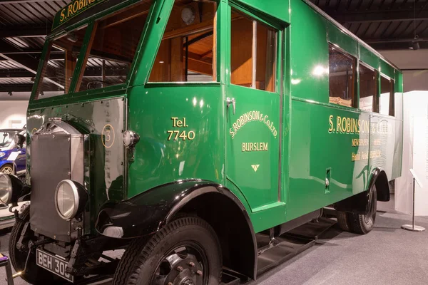 2023年3月26日在英国萨默塞特的海恩斯汽车博物馆展出了1934年以来的一部Albion Lca Cwt新闻车 — 图库照片