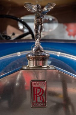 Sparkford. Somerset.Birleşik Krallık. 26 Mart 2023 Rolls Royce Phantom 2 Sedanca Deville 1930 'dan Haynes Motor Müzesi' nde sergileniyor.