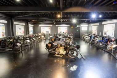 Sparkford. Somerset. Birleşik Krallık. 26 Mart 2023 Klasik ve klasik motosiklet seçimi Somerset 'teki Haynes Motor Müzesi' nde sergileniyor.