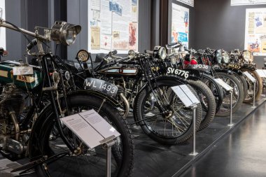 Sparkford. Somerset. Birleşik Krallık. 26 Mart 2023. Klasik motosiklet seçimi Somerset 'teki Haynes Motor Müzesi' nde sergileniyor.