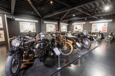 Sparkford. Somerset. Birleşik Krallık. 26 Mart 2023. Klasik motosiklet seçimi Somerset 'teki Haynes Motor Müzesi' nde sergileniyor.