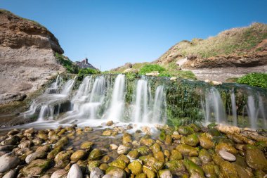Şelalenin Dorset 'teki Osmington Mills sahiline akışı uzun sürdü.