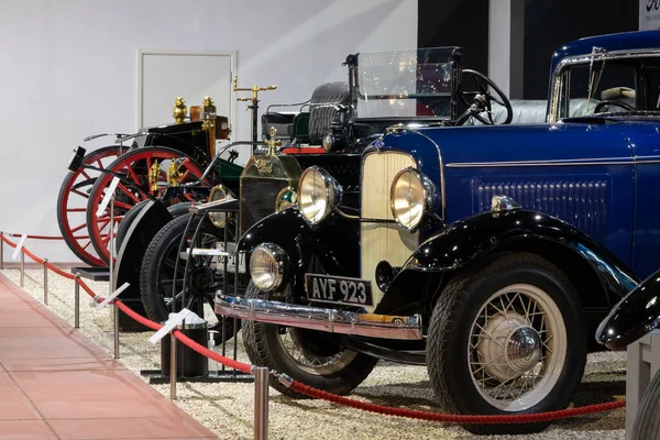 2023年3月26日 英国萨默塞特市的海恩斯汽车博物馆展出了一排美国古董车 — 图库照片