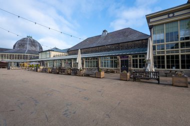 Buxton. Derby Shire. Birleşik Krallık. 3 Haziran 2023. Buxton 'daki Pavilion Gardens' taki konservatuarın fotoğrafı.