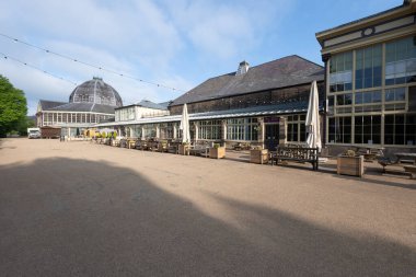 Buxton. Derby Shire. Birleşik Krallık. 3 Haziran 2023. Buxton 'daki Pavilion Gardens' taki konservatuarın fotoğrafı.