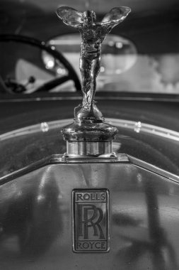 Sparkford. Somerset.Birleşik Krallık. 26 Mart 2023 Rolls Royce Phantom 2 Sedanca Deville 1930 'dan Haynes Motor Müzesi' nde sergileniyor.