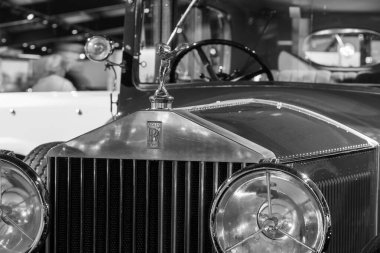 Sparkford. Somerset.Birleşik Krallık. 26 Mart 2023 Rolls Royce Phantom 2 Sedanca Deville 1930 'dan Haynes Motor Müzesi' nde sergileniyor.