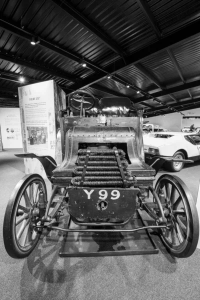 2023年3月26日英国サマセットにあるヘインズ モーター博物館で 1897年製のダイムラー ワゴンが展示されています — ストック写真