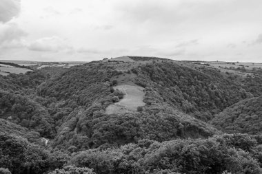 Exmoor Ulusal Parkı 'ndaki Watersmeet Vadisi Countisbury Tepesi' nin tepesinden görüntü