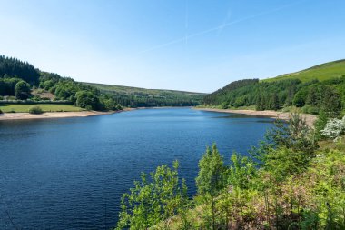 Peak District Ulusal Parkı 'ndaki Derwent rezervuarı.