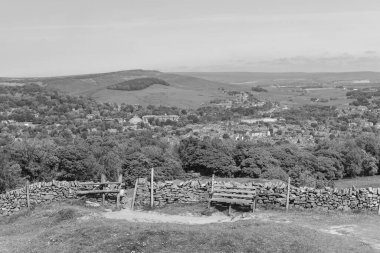 Buxton kasabasının tepesindeki Buxton Country Park 'tan görüntü