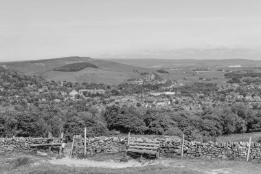 Buxton kasabasının tepesindeki Buxton Country Park 'tan görüntü