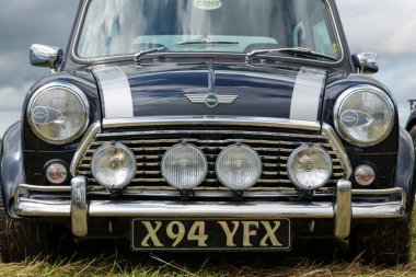 Low Ham.Somerset. Birleşik Krallık. 23 Temmuz 2023. 2000 'den Rover Mini Cooper Sport, Somerset buhar ve ülke gösterisinde.