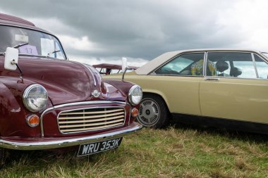 Low Ham.Somerset. Birleşik Krallık. 23 Temmuz 2023 - 1971 Morris Minor minibüsü Somerset buhar ve ülke fuarında sergileniyor.
