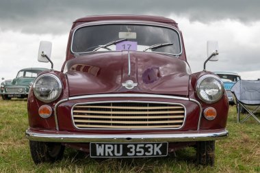 Low Ham.Somerset. Birleşik Krallık. 23 Temmuz 2023 - 1971 Morris Minor minibüsü Somerset buhar ve ülke fuarında sergileniyor.
