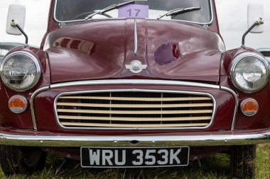 Low Ham.Somerset. Birleşik Krallık. 23 Temmuz 2023 - 1971 Morris Minor minibüsü Somerset buhar ve ülke fuarında sergileniyor.
