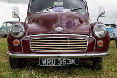 Low Ham.Somerset. Birleşik Krallık. 23 Temmuz 2023 - 1971 Morris Minor minibüsü Somerset buhar ve ülke fuarında sergileniyor.
