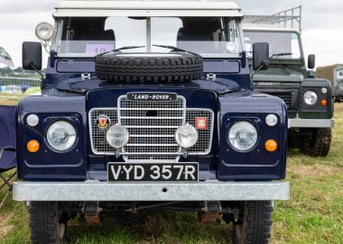 Low Ham.Somerset.Birleşik Krallık. 23 Temmuz 2023.A 1976 'dan 3 Serisi Land Rover Somerset buhar ve ülke fuarında sergileniyor.
