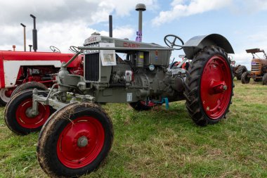 Low Ham.Somerset. Birleşik Krallık. 23 Temmuz 2023. 1938 'den kalma restore edilmiş Vaka Modeli RC, Somerset buhar ve ülke fuarında sergileniyor.