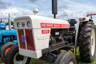 Low Ham.Somerset. Birleşik Krallık. 23 Temmuz 2023 'te restore edilen David Brown 995, Somerset buhar ve ülke gösterisinde sergileniyor.