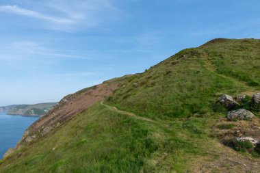 Devon 'daki Heddons Mouth' un güneybatı kıyı yolu manzarası