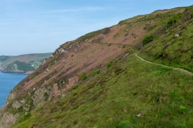 Devon 'daki Heddons Mouth' un güneybatı kıyı yolu manzarası
