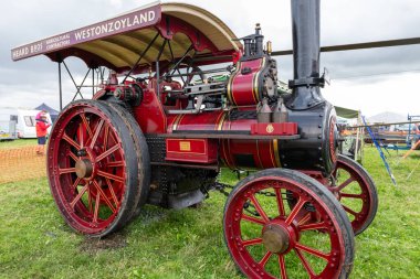 Low Ham.Somerset. Birleşik Krallık. 23 Temmuz 2023 - 1905 'te restore edilen Burrell çekici motoru King Sedgemoor, Somerset buhar ve ülke fuarında sergileniyor.