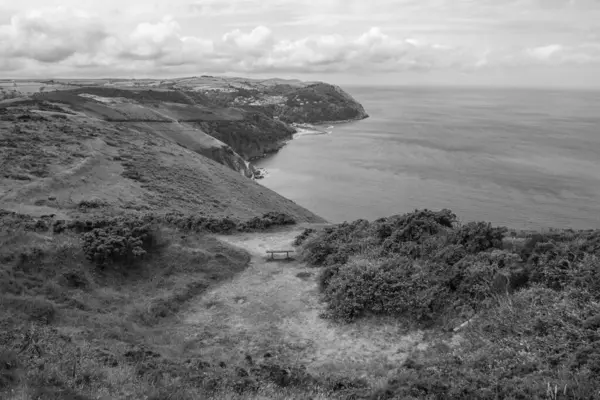 Devon 'daki Lynton ve Lynmouth Countisbury Hill' den görüntü