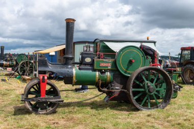 Low Ham.Somerset. Birleşik Krallık. 23 Temmuz 2023. Aveling ve Porter 'ın 1914' ten kalma yol silindiri Jasmine, Somerset buhar ve ülke fuarında sergileniyor.