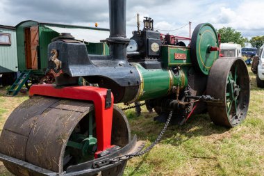 Low Ham.Somerset. Birleşik Krallık. 23 Temmuz 2023. Aveling ve Porter 'ın 1914' ten kalma yol silindiri Jasmine, Somerset buhar ve ülke fuarında sergileniyor.