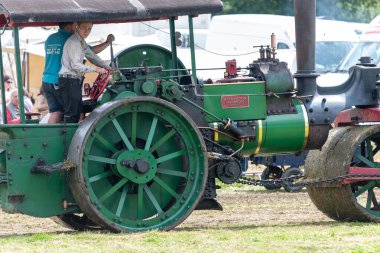 Low Ham.Somerset.Birleşik Krallık. 23 Temmuz 2023 'te Abbey Hill Flyer adında bir Aveling ve Porter yol silindiri, Somerset buhar ve ülke fuarında arenada kullanılıyor.
