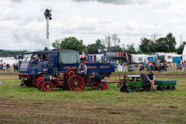 Low Ham.Somerset. Birleşik Krallık. 23 Temmuz 2023 Yenilenmiş çekme motorları Somerset buhar ve ülke fuarında sergileniyor.