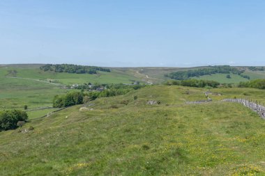 Peak District Ulusal Parkı 'ndaki Buxton Country Park' ın fotoğrafı.