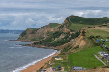 Dorset 'teki Jurassic kıyı şeridindeki Throncombe Beacon' ın manzara fotoğrafı.