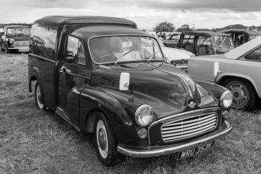Low Ham.Somerset. Birleşik Krallık. 23 Temmuz 2023 - 1971 Morris Minor minibüsü Somerset buhar ve ülke fuarında sergileniyor.