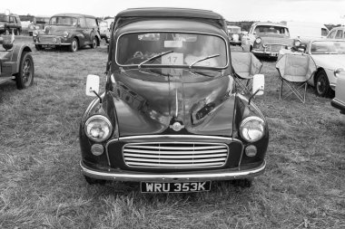 Low Ham.Somerset. Birleşik Krallık. 23 Temmuz 2023 - 1971 Morris Minor minibüsü Somerset buhar ve ülke fuarında sergileniyor.