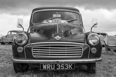 Low Ham.Somerset. Birleşik Krallık. 23 Temmuz 2023 - 1971 Morris Minor minibüsü Somerset buhar ve ülke fuarında sergileniyor.