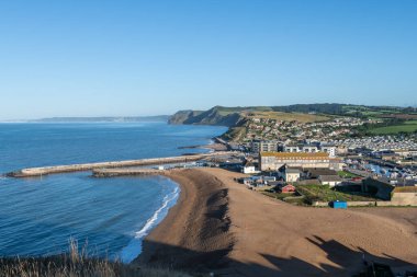 Dorset 'teki batı körfezinin doğu yamacının tepesinden bak.