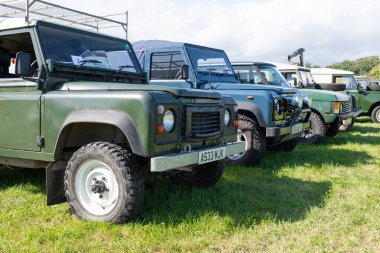Drayton. Somerset. Birleşik Krallık. 19 Ağustos 2023 Klasik Land Rover dizisi Dünden kalma bir çiftçilik etkinliğinde sergileniyor.
