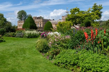 Chard.Dorset.Birleşik Krallık. 11 Ağustos 2023 Forde Abbey 'deki bahçeler çiçek açmış.