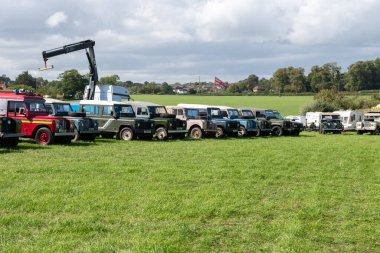 Drayton. Somerset. Birleşik Krallık. 19 Ağustos 2023 Klasik Land Rover dizisi Dünden kalma bir çiftçilik etkinliğinde sergileniyor.