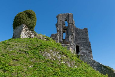 Corfe Castle Dorset'deki / daki kalıntıları